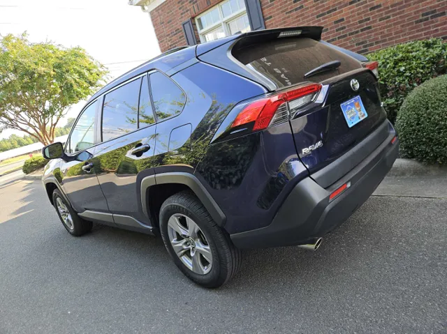 2022 Toyota RAV4 XLE photo 3