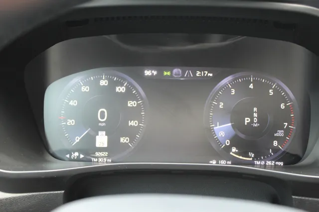 2022 Volvo XC40 T5 Momentum photo 15