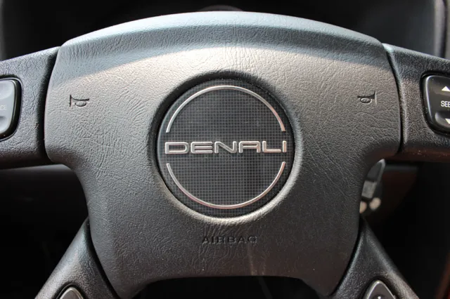 2008 GMC Envoy Denali - Photo 30