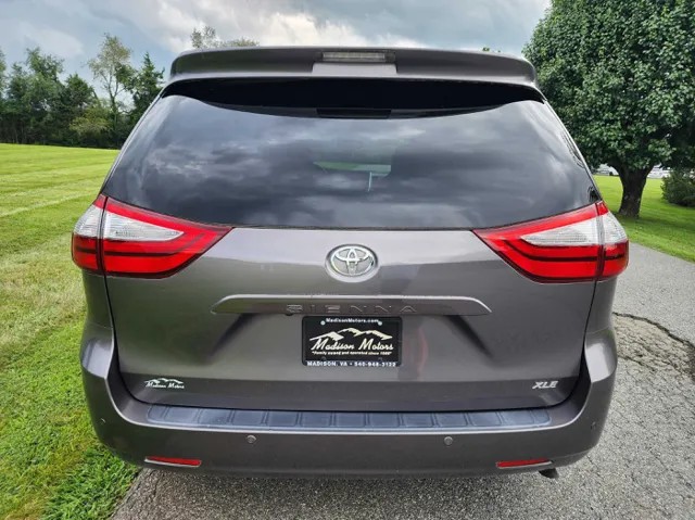 2015 Toyota Sienna XLE photo 7