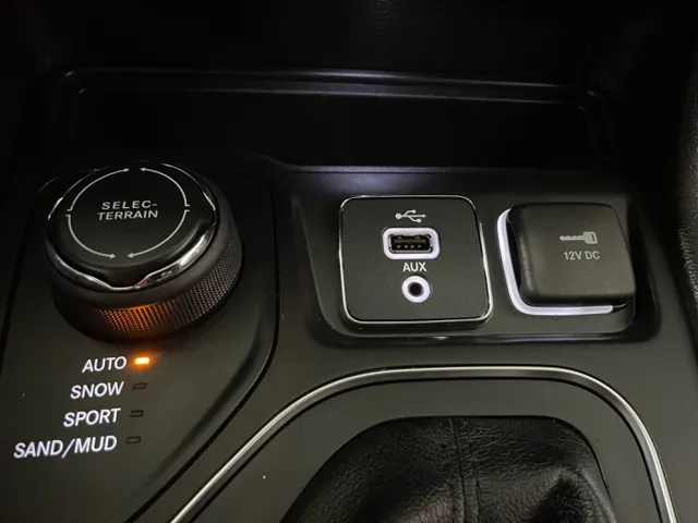 2019 Jeep Cherokee Latitude Plus - Photo 21