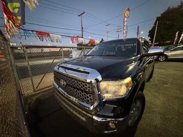 2016 Toyota Tundra Limited's photo
