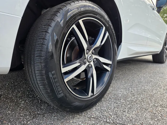2020 Volvo XC60 R-Design - Photo 8