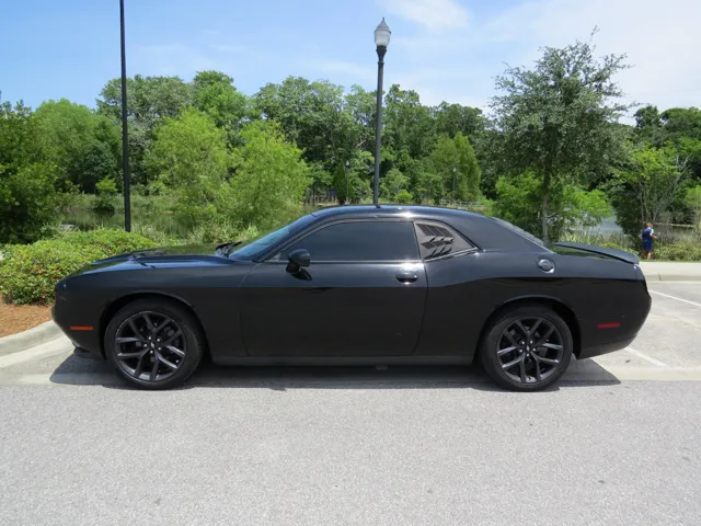 2019 Dodge Challenger SXT photo 17