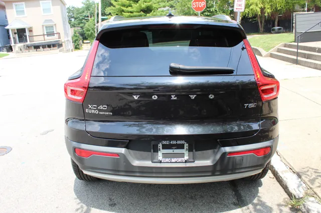 2022 Volvo XC40 T5 Momentum photo 5