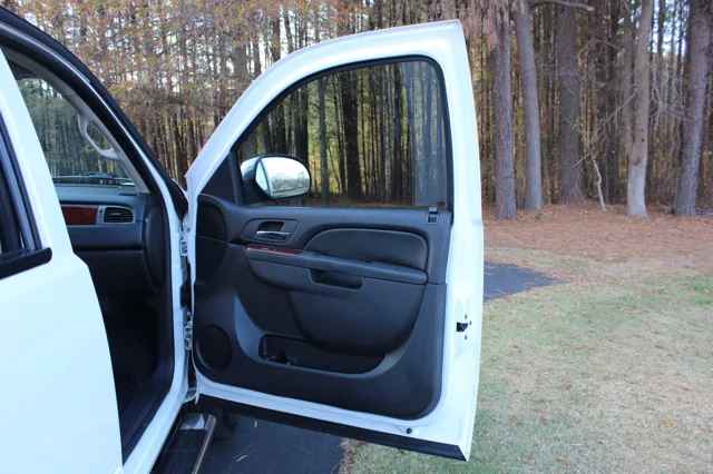 2011 Chevrolet Suburban LT - Photo 19