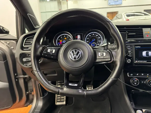 2017 Volkswagen Golf R Base photo 11
