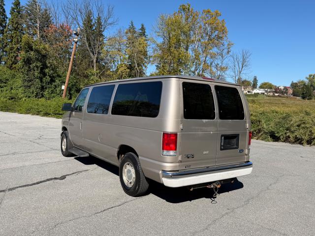 2001 Ford Econoline Wagon E-150 XLT