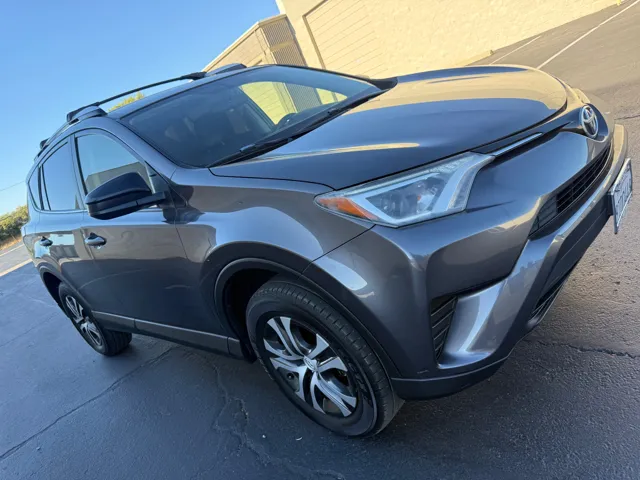 2016 Toyota RAV4 LE FWD photo