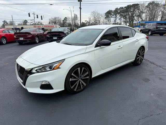 2021 Nissan Altima SR's photo