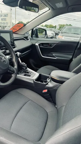 2022 Toyota RAV4 LE - Photo 9