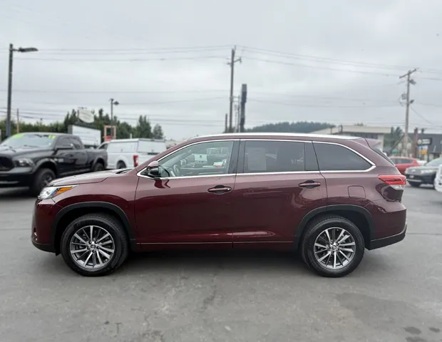 2017 Toyota Highlander SE photo 2