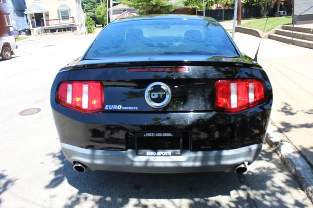 2010 Ford Mustang GT - Photo 6
