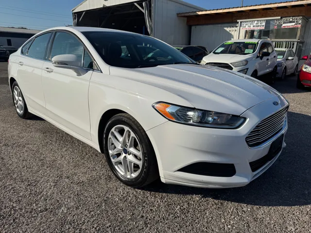2016 Ford Fusion SE's photo
