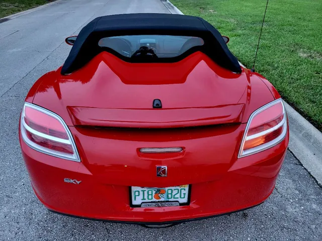 2007 Saturn Sky Roadster - Photo 11