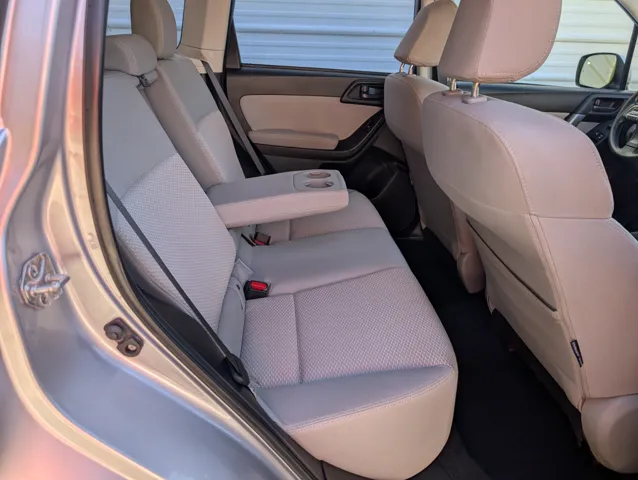 2014 Subaru Forester 2.5i photo 18