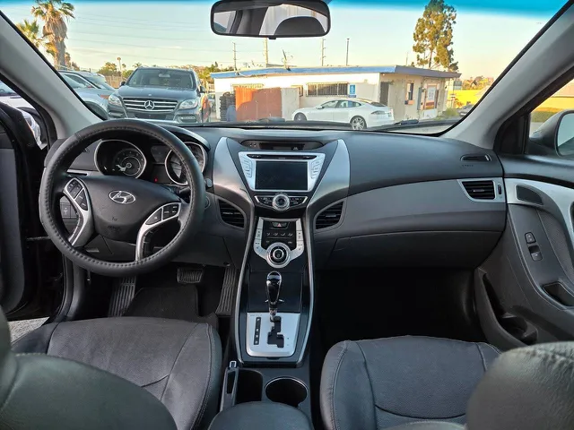 2012 Hyundai Elantra Limited - Photo 31