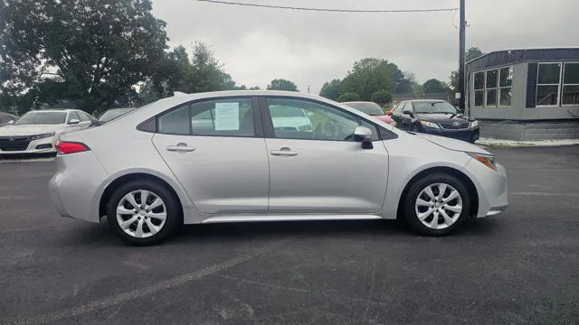 2022 Toyota Corolla LE - Photo 4
