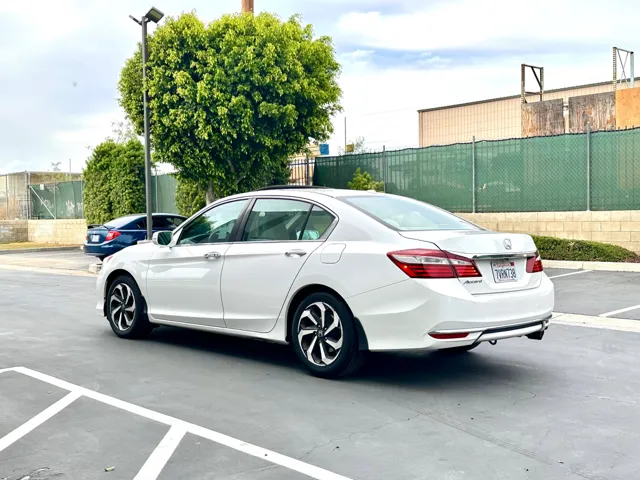 2017 Honda Accord EX - Photo 17