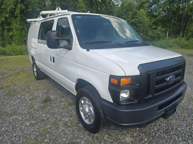 2010 Ford E-Series's photo