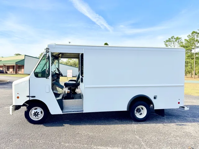 2017 Ford Econoline - Photo 7