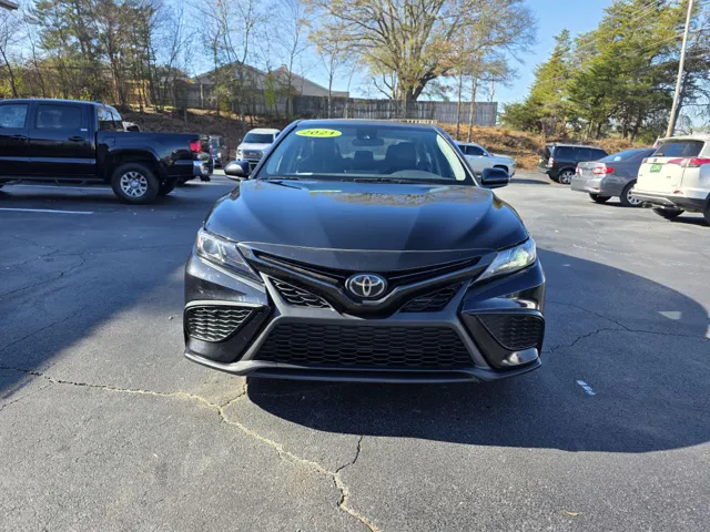 2021 Toyota Camry SE's photo
