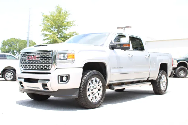 2019 GMC Sierra 4WD Crew Cab Standard Box Denali's photo