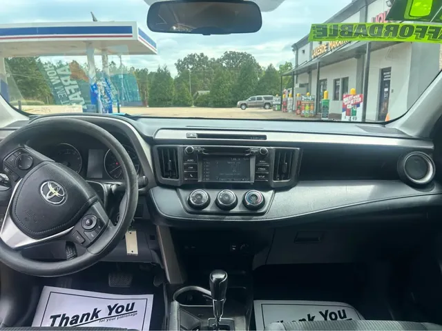 2017 Toyota RAV4 LE - Photo 11