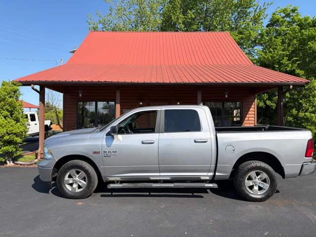 2019 RAM 1500 Classic SLT 4x4 Crew Cab 5'7's photo