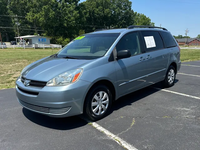 2005 Toyota Sienna's photo