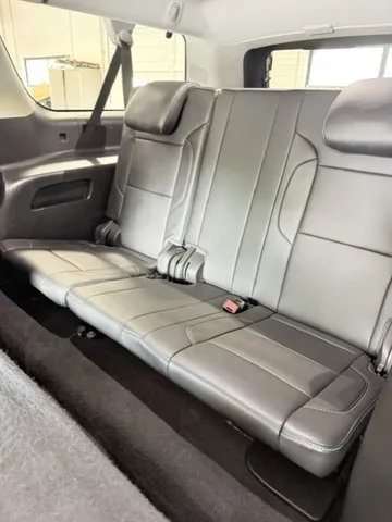 2019 Chevrolet Suburban LT - Photo 16