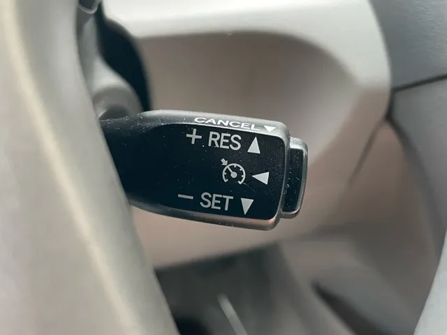 2010 Toyota Camry LE photo 12