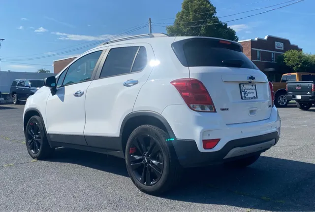 2019 Chevrolet Trax LT photo 2