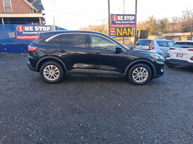 2021 Ford Escape SE's photo