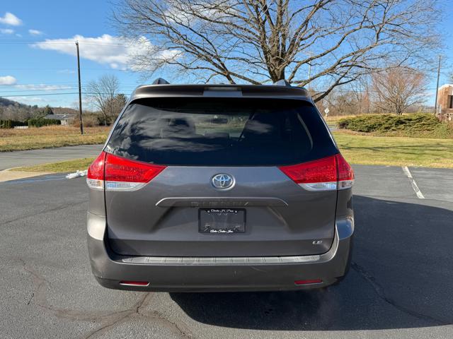 2011 Toyota Sienna LE 8-Pass V6