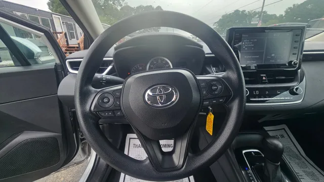 2022 Toyota Corolla LE - Photo 13