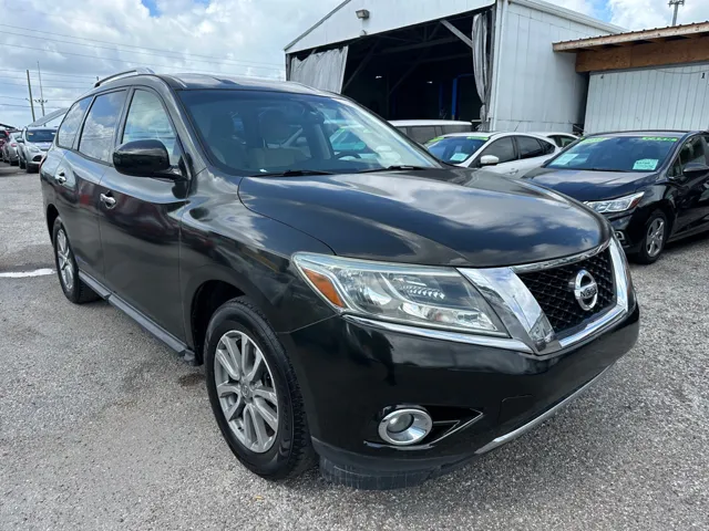 2016 Nissan Pathfinder SV FWD photo