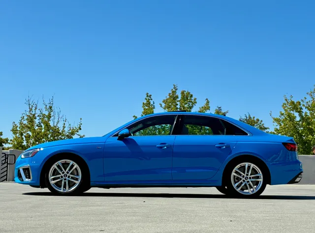 2022 Audi A4 Premium Plus - Photo 4