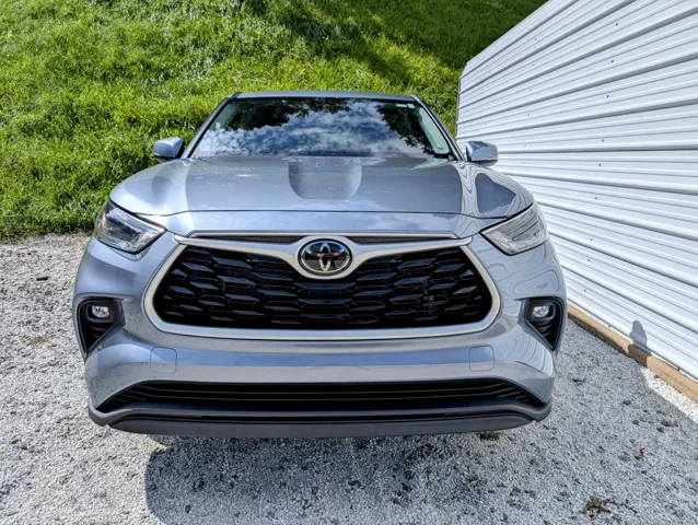 2023 Toyota Highlander LE Sport photo 3