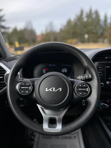2023 Kia Soul LX - Photo 19