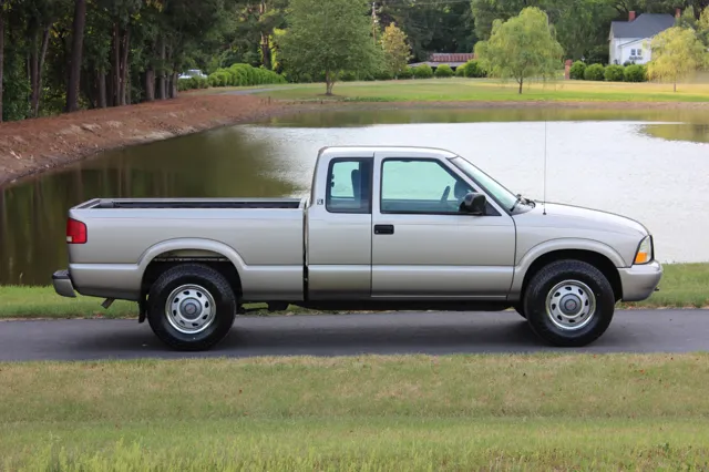 2002 GMC Sonoma SL - Photo 2