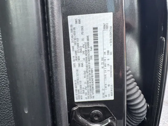 2019 Ford F-150 Platinum photo 2