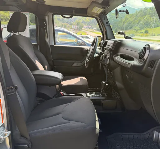 2015 Jeep Wrangler Unlimited Sport - Photo 11