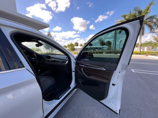 2017 BMW X1 28i - Photo 16