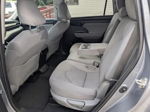 2023 Toyota Highlander LE Sport photo 9