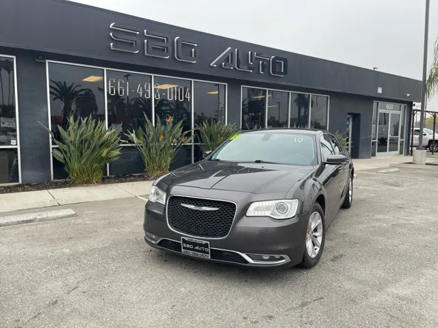 2015 Chrysler 300 Limited's photo