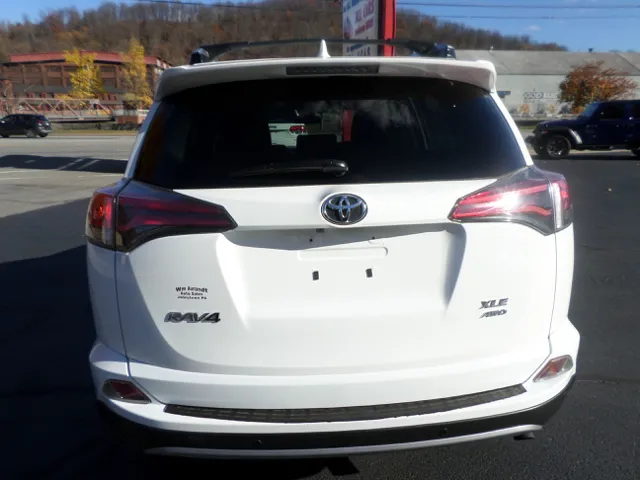 2018 Toyota RAV4 XLE photo 4