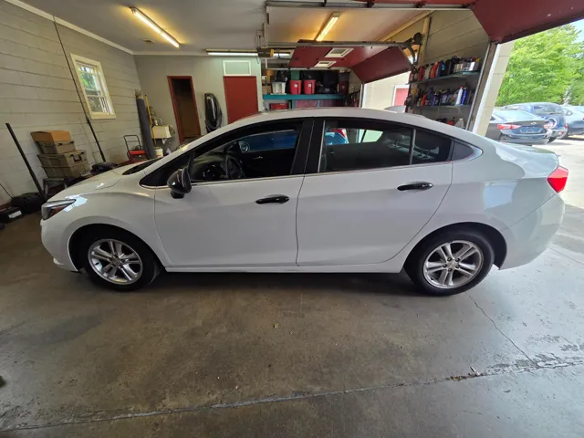 2018 Chevrolet Cruze 1LT Auto's photo