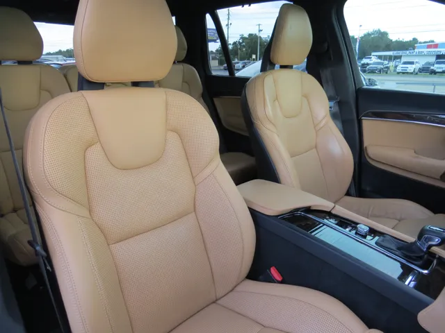 2017 Volvo XC90 Inscription photo 2
