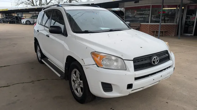 2011 Toyota RAV4 LE's photo